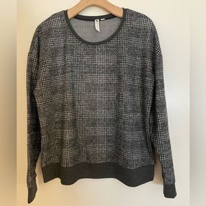 Fleece long sleeve gray & black comfy top, size M